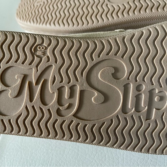 MY SLIPPERS Womens Moccasin Beige size 8 wide these are new - Picture 8 of 10